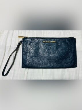 Michael Kors Navy Pebbled Leather Wristlet with Gold Hardware. 10”x6”